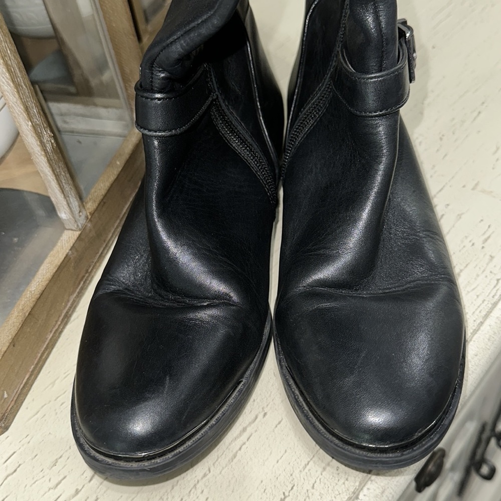 Gianni Bini Black Buckle Low Heel Riding Boot size 8 - Picture 3 of 7